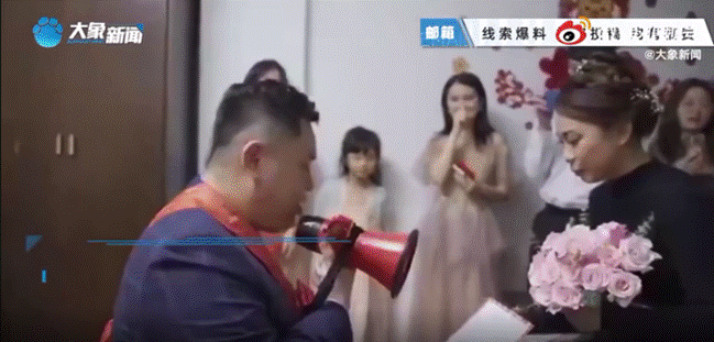 Vào phòng đón dâu, chú rể hầm hầm xé luôn bản lời thề hôn nhân trước mặt quan khách và cú quay xe không tin nổi-2