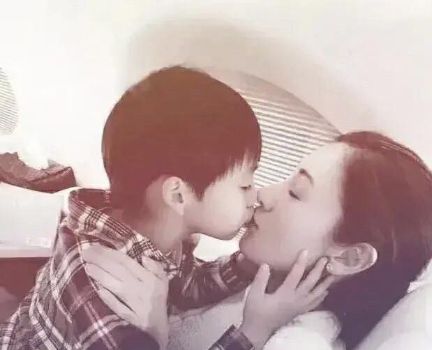 Con trai 8 tuổi vẫn thích tắm chung: Không chỉ là thói quen xấu mà còn do cách dạy trẻ sai của cha mẹ-1