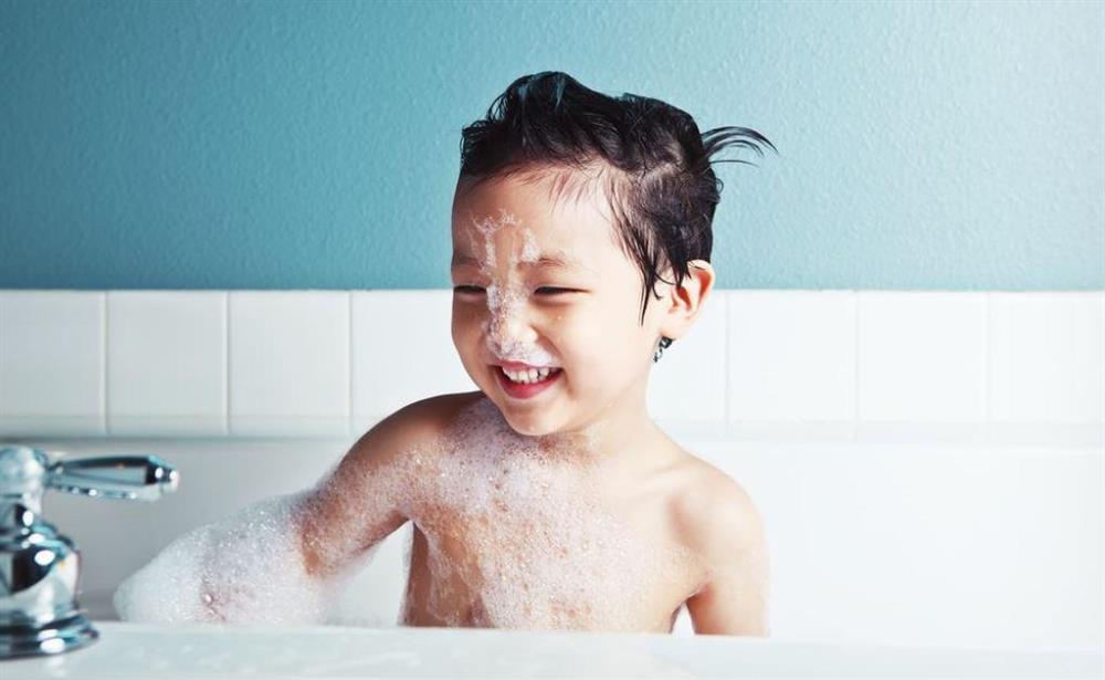 Con trai 8 tuổi vẫn thích tắm chung: Không chỉ là thói quen xấu mà còn do cách dạy trẻ sai của cha mẹ-4