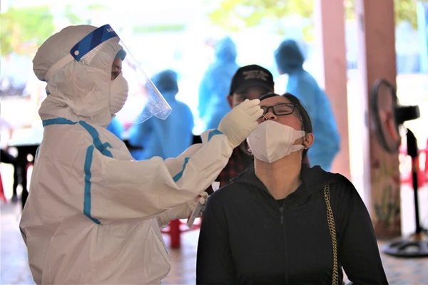 Ảnh: Phong tỏa tạm thời công ty kiểm toán tại TP.HCM do liên quan đến ca dương tính SARS-CoV-2 mới-9