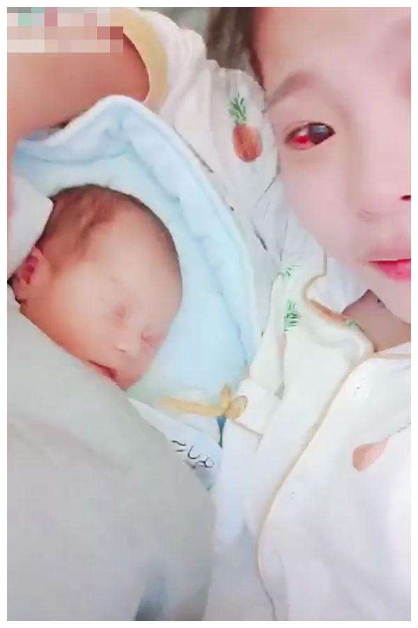 Hân hoan vì được lên chức bố nhưng mỗi lần nhìn vào mắt vợ, chồng lại xót xa vì di chứng của sinh nở-2