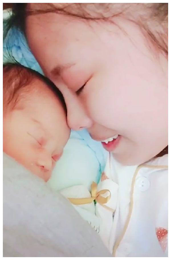 Hân hoan vì được lên chức bố nhưng mỗi lần nhìn vào mắt vợ, chồng lại xót xa vì di chứng của sinh nở-3