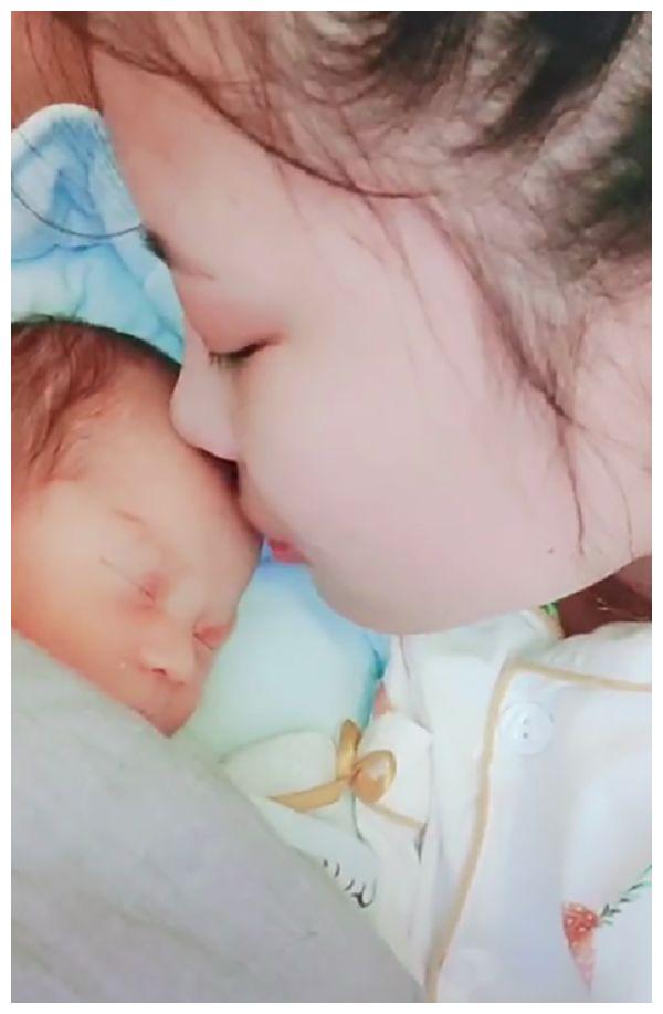 Hân hoan vì được lên chức bố nhưng mỗi lần nhìn vào mắt vợ, chồng lại xót xa vì di chứng của sinh nở-4