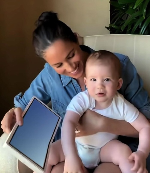 Hoàng tử Harry kìm nén nước mắt, lồng ghép hình ảnh đám tang Công nương Diana trong phim tài liệu mới khiến dư luận phẫn nộ-5