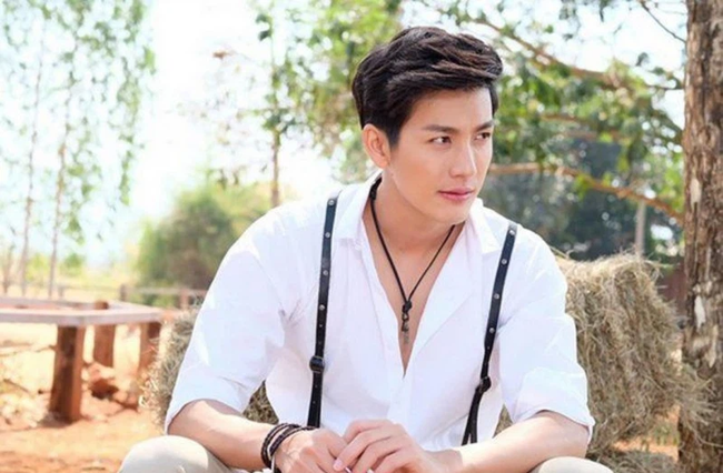 Đi làm về, tôi sốc khi thấy váy áo phụ nữ vương vãi khắp nơi, càng choáng hơn với cảnh trong phòng em trai-1