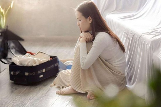 Ngủ với bạn thân 1 đêm trước ngày nó đi lấy chồng thì tủ quần áo bỗng sập, ngồi xếp lại hộ thì tôi phát hiện ra bí mật về cuộc hôn nhân mặn nồng ấy