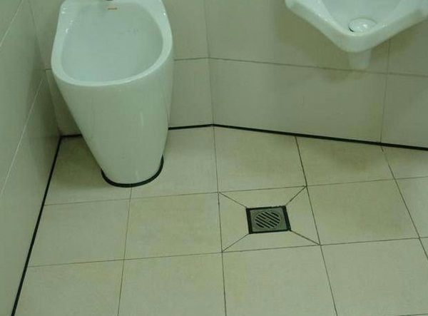 Các vết bẩn, rỉ sét trên nắp cốc thoát sàn khó làm sạch? Mách bạn 2 thủ thuật nhỏ thật đơn giản mà không tốn tiền-6