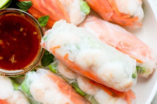 Trời nóng thế này cứ làm món cuốn tươi mát nhanh gọn là “đỉnh của chóp”!