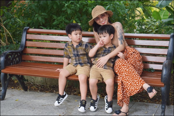 Quý tử sinh đôi 5 tuổi được vợ chồng Baggio rèn luyện làm việc này, nhìn qua đã thấy bố mẹ thật khéo dạy con-7