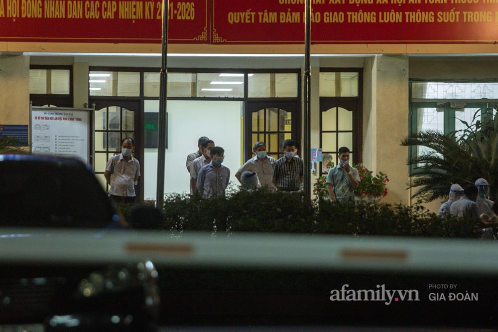 Khẩn trương trong đêm test nhanh COVID-19 cho cán bộ, nhân viên Bộ Giao thông Vận tải-6