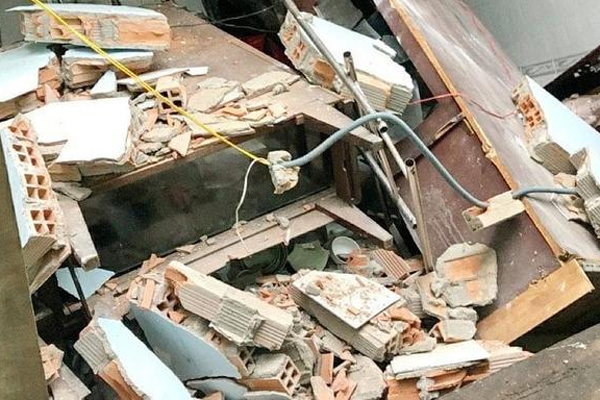 Tiền Giang: Hiện trường đôi nam nữ tông vào đuôi xe tải, nhập viện trong tình trạng nguy kịch-4