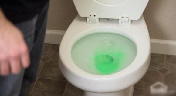 Cách xử lý bồn cầu bị tắc chỉ với nước rửa chén thông thường nhưng vô cùng hiệu quả-2