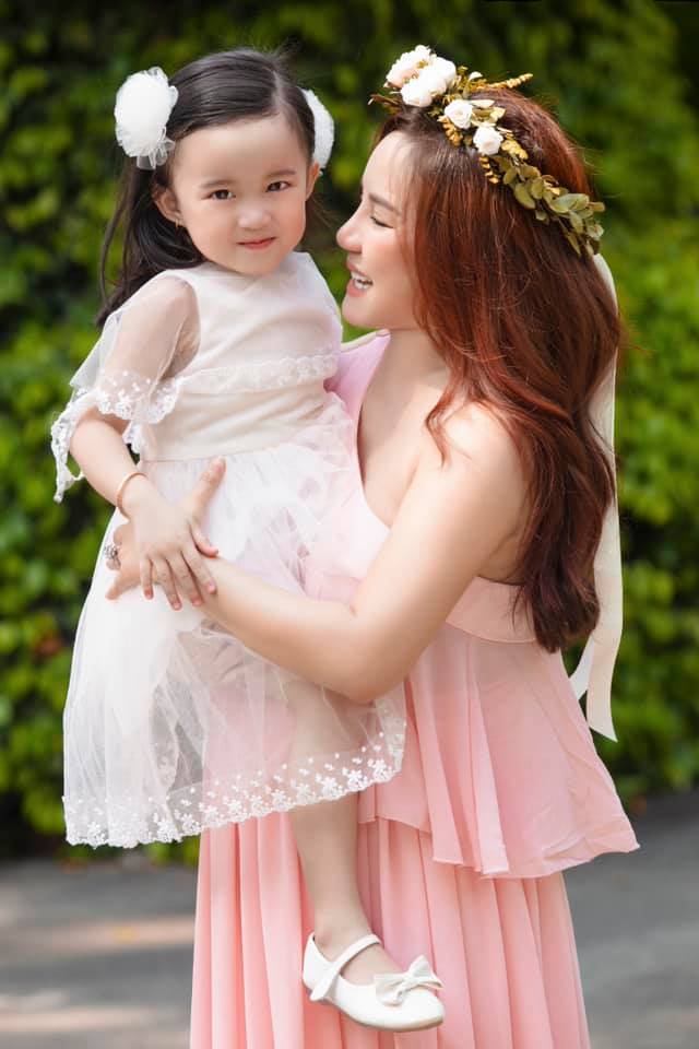 Nữ ca sĩ 8 năm kín tiếng vừa bị bà Phương Hằng dọa lôi hết dĩ vãng: Mẹ 3 con từng chia sẻ kinh nghiệm chọn trường cho con khiến ai nấy gật gù-4