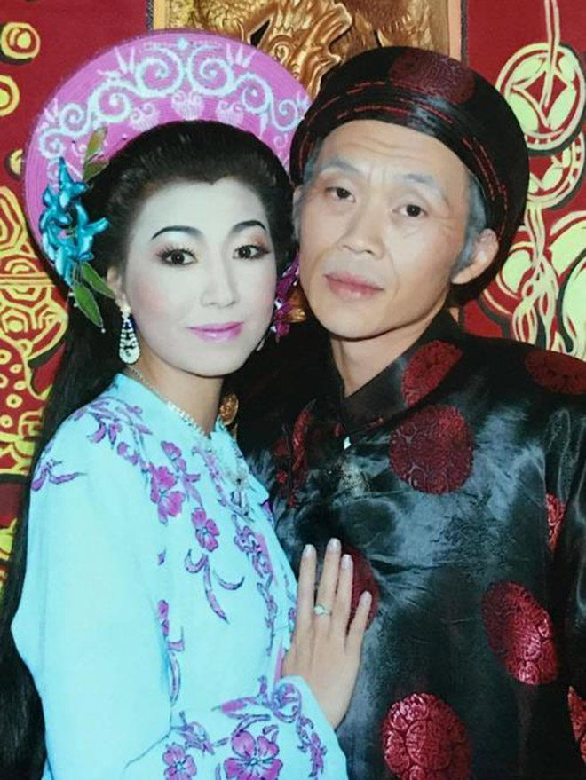 Nữ ca sĩ tuyên bố là vợ Hoài Linh, thay chồng đối mặt với bà Phương Hằng là ai?-2