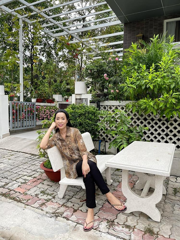 NSƯT Trịnh Kim Chi thu hoạch trái cây tại vườn biệt thự 200m2-4