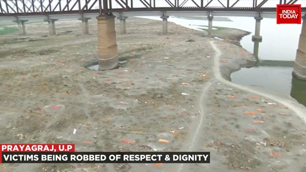 Video mới nhất quay mộ tập thể chôn nghìn người ở Ấn Độ: Sự thật khắc nghiệt của Covid-19-1