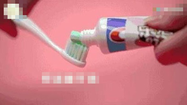 Bất kể vết bẩn nào trên quần áo bạn đều có thể giặt sạch bằng những mẹo không phải ai cũng biết-5