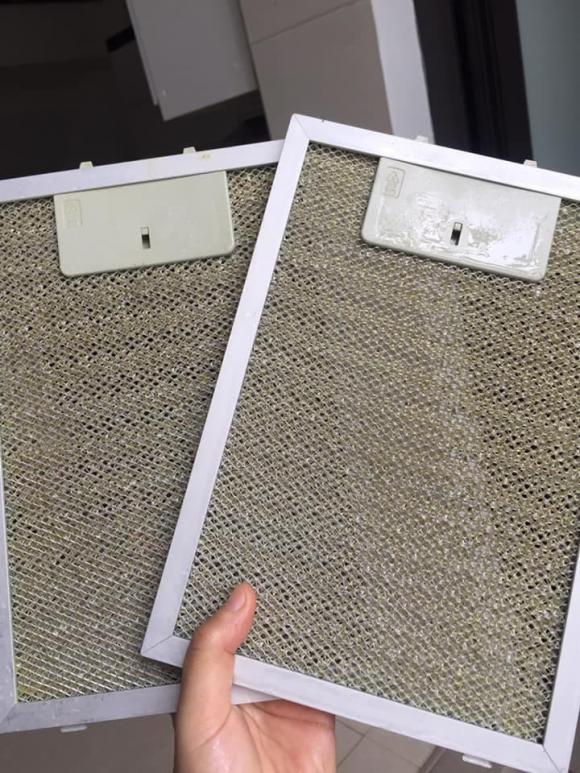 Máy hút mùi trong bếp kẹt đầy dầu mỡ, bà nội trợ lên mạng cầu cứu, ai ngờ được hiến 1001 cách hay-2