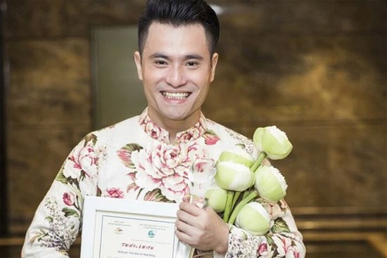 NTK nổi tiếng showbiz nguy kịch vì vi khuẩn ăn vào não, bệnh viện trả về