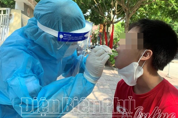 3 nhân viên y tế ở bệnh viện dã chiến dương tính SARS-CoV-2-2