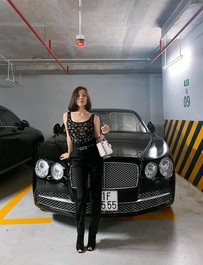 Lệ Quyên ngày càng thích lăng xê kiểu áo có cũng như không, lộ nội y khoe vòng 1 tròn trịa-1