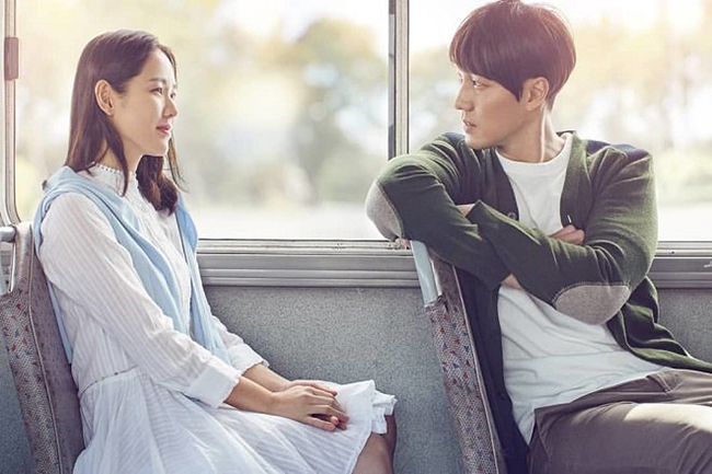 Em trai tôi kết hôn, chồng cũ gửi một phong bì mừng, sau khi kiểm tra bên trong, tôi quyết định tái hôn với anh-1