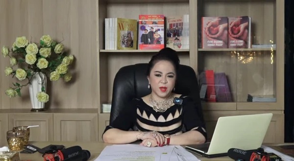 Bà Phương Hằng livestream hé lộ bí mật Vbiz, ai dè thành chuyên mục bóc trần ca sĩ tự nhận là vợ NS Hoài Linh?-1