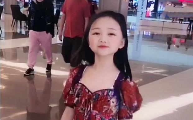 Chàng trai 1m8 lấy vợ cao 1m2: Ngoài chuyện tình đẹp, câu chuyện về chiều cao nấm lùn của cô gái khiến nhiều cha mẹ phải lưu ý-1