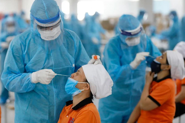 Chủ quán ăn ở quận 3 có kết quả khẳng định dương tính, TP. HCM thần tốc truy vết lấy mẫu xét nghiệm toàn bộ cư dân-17