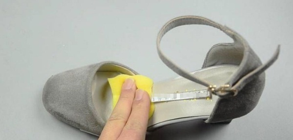 Đi giày cao gót có mỏi chân như vẫn tưởng? Hướng dẫn bạn một mẹo nhỏ để mỗi lần xỏ chân vào còn thoải mái hơn đi giày bệt-2