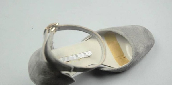 Đi giày cao gót có mỏi chân như vẫn tưởng? Hướng dẫn bạn một mẹo nhỏ để mỗi lần xỏ chân vào còn thoải mái hơn đi giày bệt-3