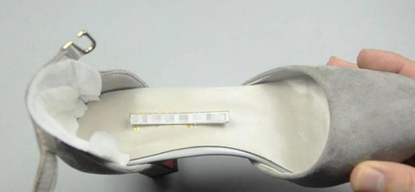 Đi giày cao gót có mỏi chân như vẫn tưởng? Hướng dẫn bạn một mẹo nhỏ để mỗi lần xỏ chân vào còn thoải mái hơn đi giày bệt-5