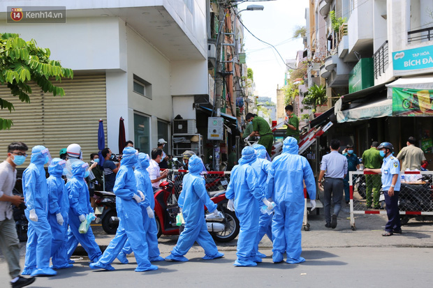 Chủ quán ăn ở quận 3 có kết quả khẳng định dương tính, TP. HCM thần tốc truy vết lấy mẫu xét nghiệm toàn bộ cư dân-5