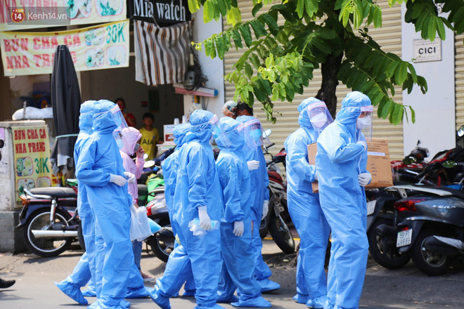 Chủ quán ăn ở quận 3 có kết quả khẳng định dương tính, TP. HCM thần tốc truy vết lấy mẫu xét nghiệm toàn bộ cư dân-6