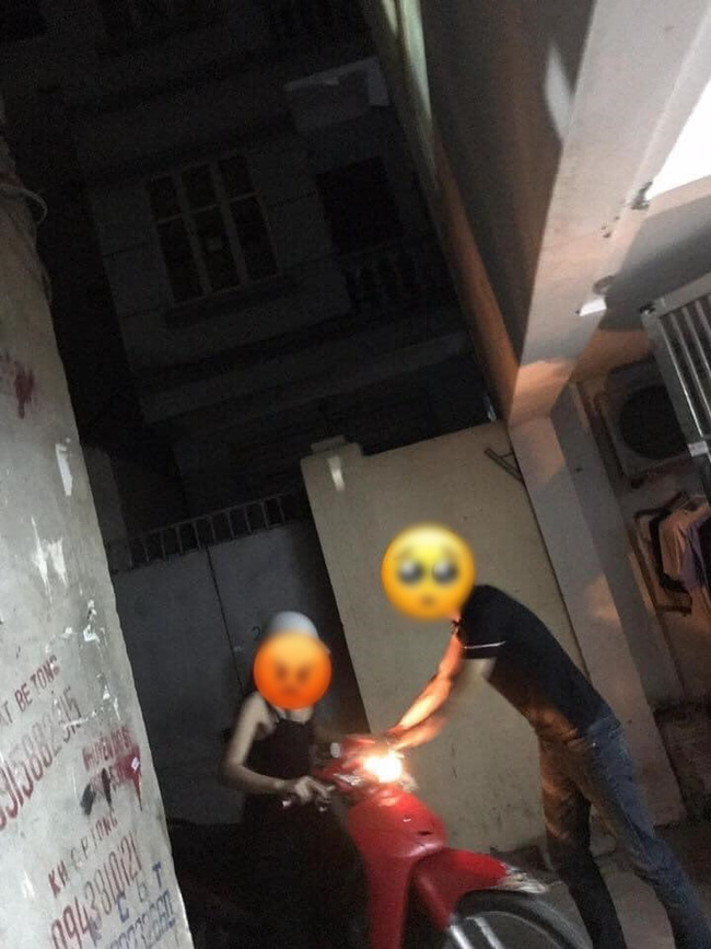 Nam thanh niên ngồi thụp trước cửa khóc sau lời phũ phàng của bạn gái, biết lí do người ta lại càng ngao ngán!-2