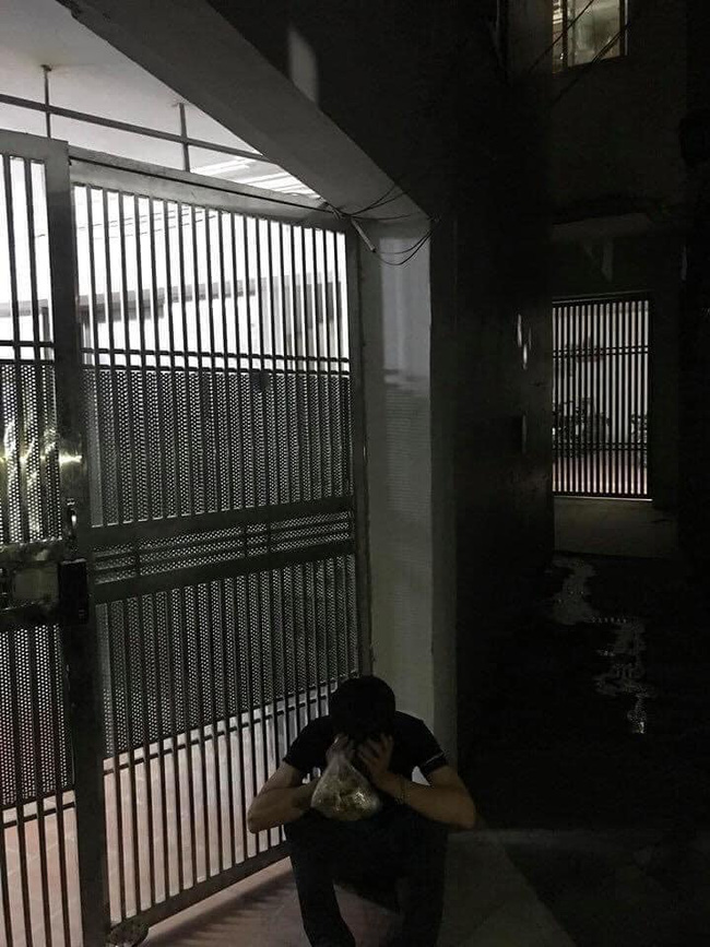 Nam thanh niên ngồi thụp trước cửa khóc sau lời phũ phàng của bạn gái, biết lí do người ta lại càng ngao ngán!-3