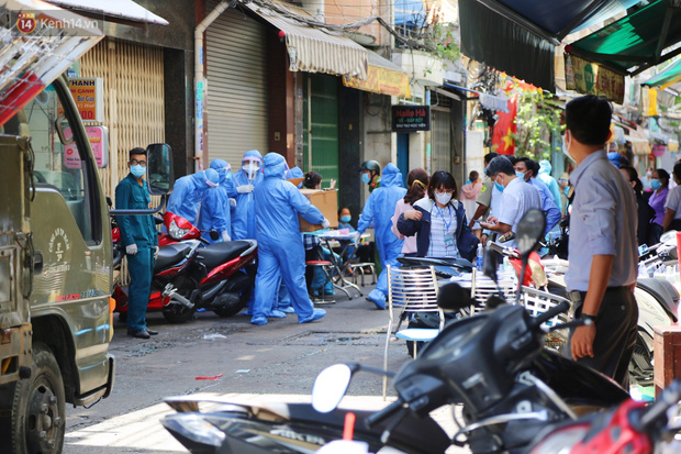 Chủ quán ăn ở quận 3 có kết quả khẳng định dương tính, TP. HCM thần tốc truy vết lấy mẫu xét nghiệm toàn bộ cư dân-13