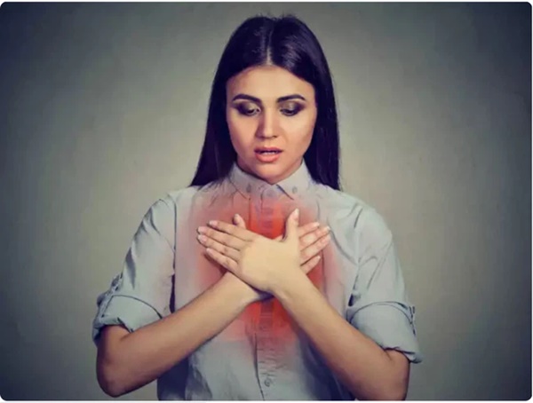 Cảm giác bỏng rát ngực: Một triệu chứng khẩn cấp của COVID-19 tuyệt đối không được bỏ qua-1