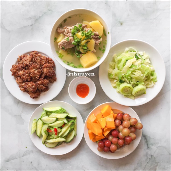 Biết nấu ăn từ năm 8 tuổi, sinh viên&nbsp;Hải Dương vào bếp cả tuần không lặp&nbsp;món, nhìn mâm cơm gia đình 3 thế hệ ai cũng trầm trồ-2