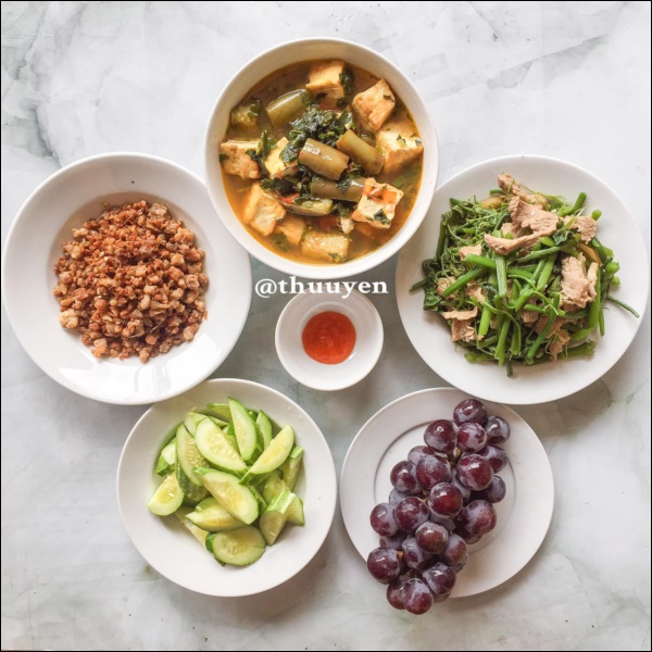 Biết nấu ăn từ năm 8 tuổi, sinh viên&nbsp;Hải Dương vào bếp cả tuần không lặp&nbsp;món, nhìn mâm cơm gia đình 3 thế hệ ai cũng trầm trồ-4