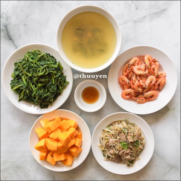 Biết nấu ăn từ năm 8 tuổi, sinh viên&nbsp;Hải Dương vào bếp cả tuần không lặp&nbsp;món, nhìn mâm cơm gia đình 3 thế hệ ai cũng trầm trồ-9