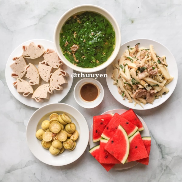 Biết nấu ăn từ năm 8 tuổi, sinh viên&nbsp;Hải Dương vào bếp cả tuần không lặp&nbsp;món, nhìn mâm cơm gia đình 3 thế hệ ai cũng trầm trồ-11