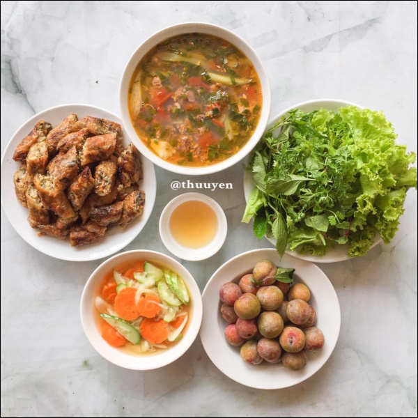 Biết nấu ăn từ năm 8 tuổi, sinh viên&nbsp;Hải Dương vào bếp cả tuần không lặp&nbsp;món, nhìn mâm cơm gia đình 3 thế hệ ai cũng trầm trồ-12