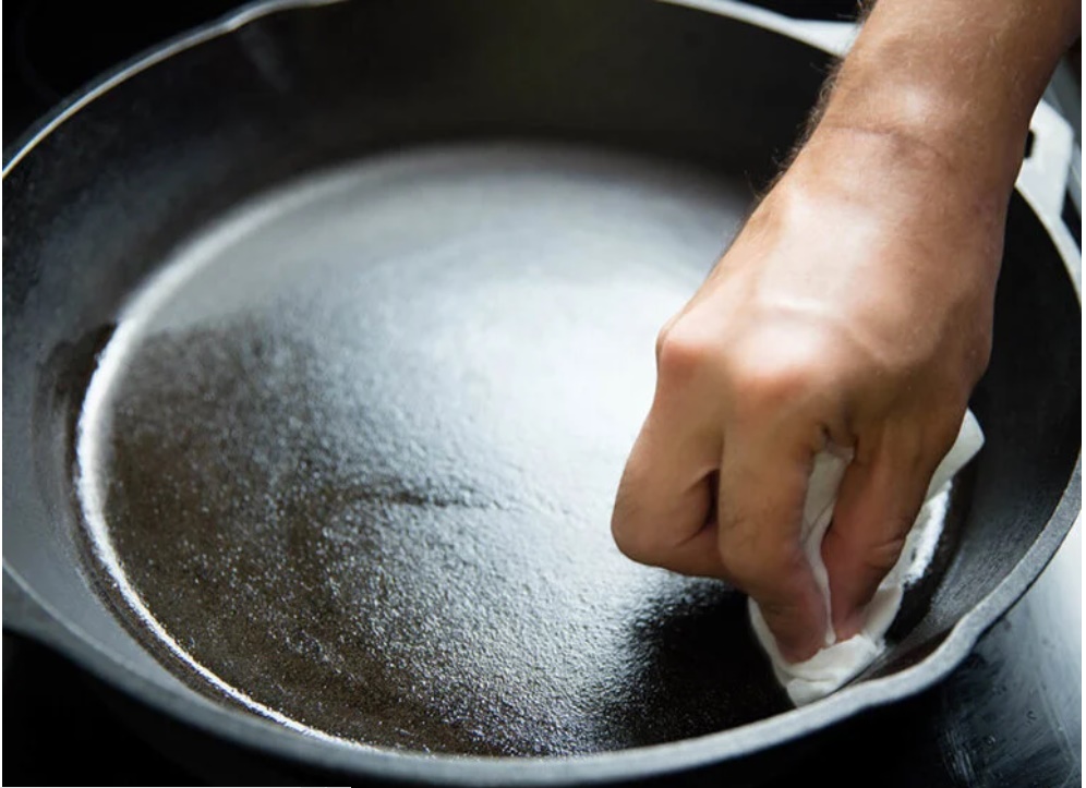 Mua chảo mới về đừng vội dùng ngay, làm cách này dùng cả năm không lo bong lớp chống dính-2