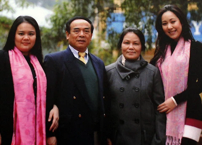 Hoa hậu có gia thế khủng nhất nhì Việt Nam: Gia đình quyền quý lại học giỏi, được cả Tổng thống Mỹ trao bằng khen, dạy con thì hay thôi rồi-2