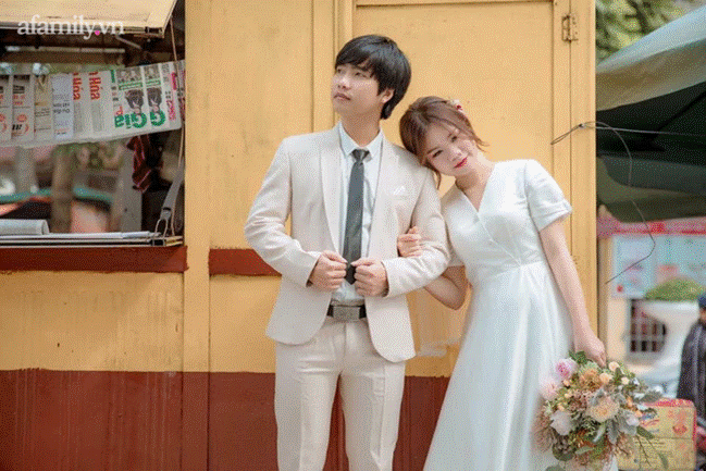 Cặp vợ chồng trẻ bỏ phố về quê xây ngôi nhà nhỏ trên mảnh đồi 2ha phủ quanh toàn hoa cỏ đồng nội như vườn Châu Âu-1