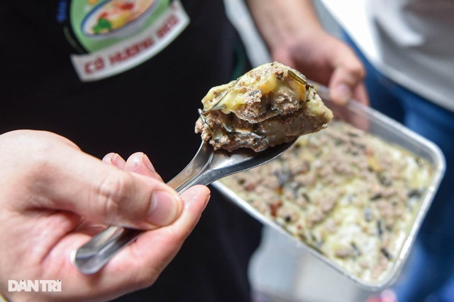 Món bún nhà nghèo có giá chát nhất nhì Hà Nội nhưng vẫn đông khách-2