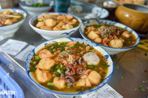 Quán bánh canh cua vỉa hè ngon nức tiếng, bát đắt nhất lên đến 200.000 đồng-8