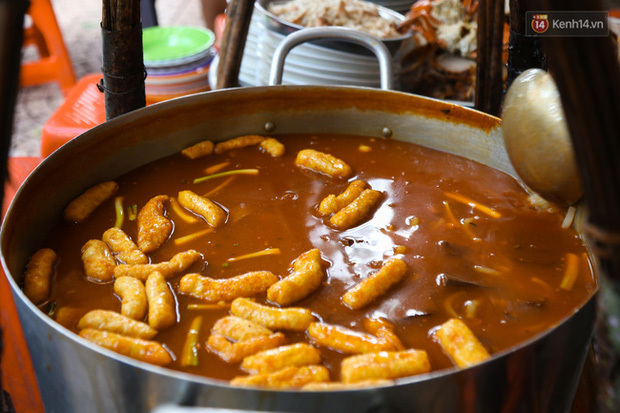 Quán bánh canh cua vỉa hè ngon nức tiếng, bát đắt nhất lên đến 200.000 đồng-4
