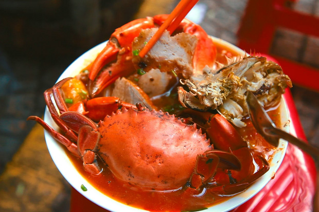 Quán bánh canh cua vỉa hè ngon nức tiếng, bát đắt nhất lên đến 200.000 đồng-6
